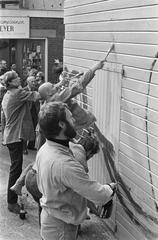 Artists painting a fence around Noorderkerk during Jordaanfestival in 1967