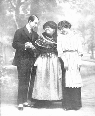 Spanish actors Leocadia Alba, Catalina Bárcena, and senior actor Manrique in a scene from the 1914 play En familia