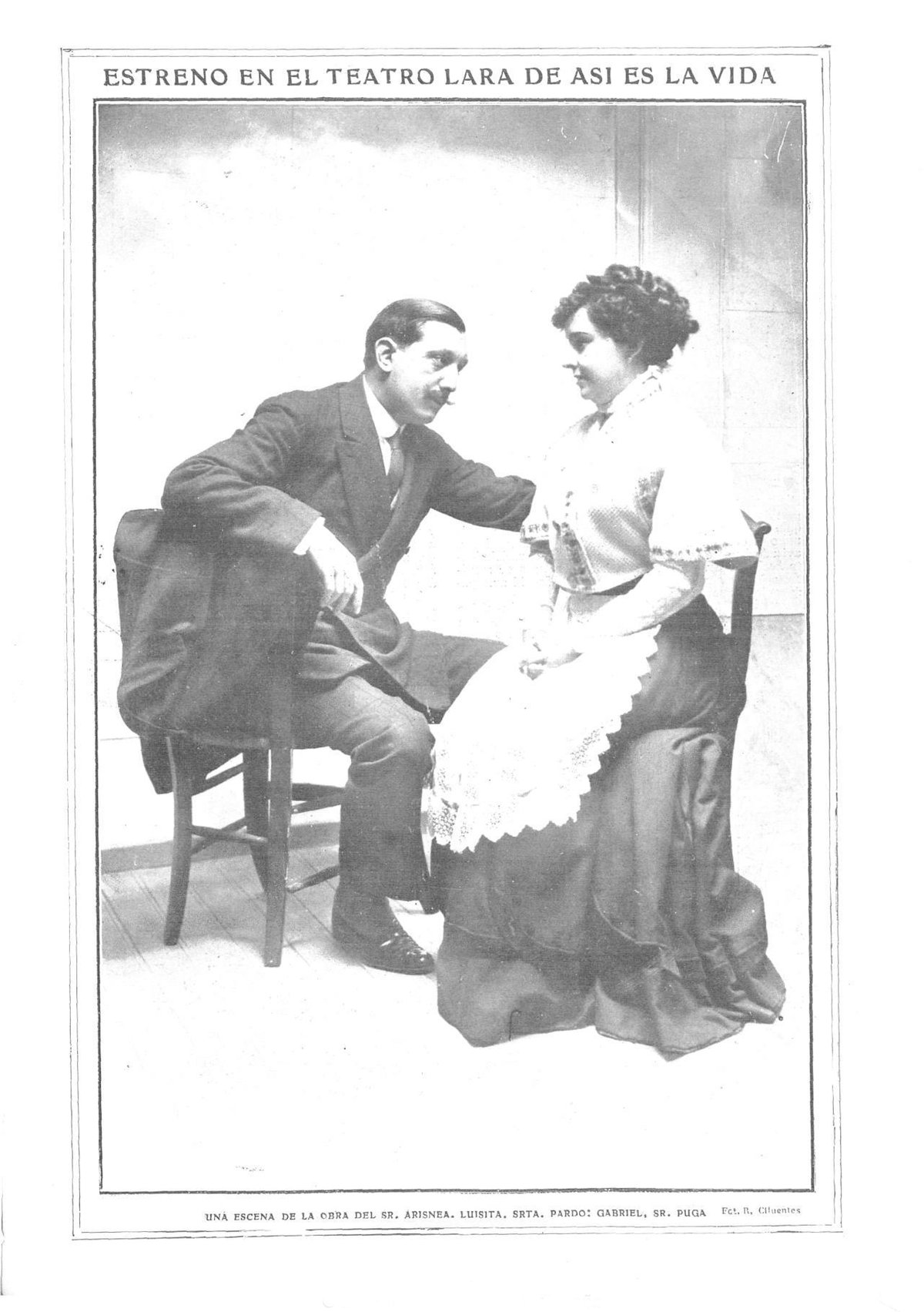 Scene from the premiere of Así es la vida at Teatro Lara featuring Luisita and Gabriel