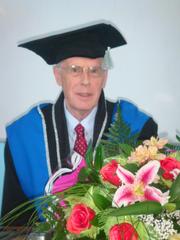 Photo of John Hopcroft delivering a lecture at SPbSU ITMO