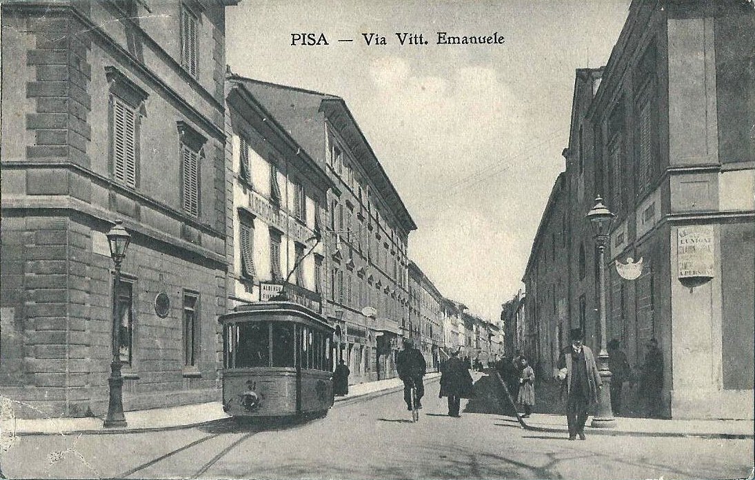 Vintage postcard of Pisa's Via Vittorio Emanuele (Corso Italia) street with historic buildings