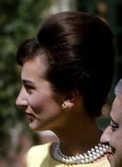 Princess Lee Radziwill standing at Teen Murti Bhavan in New Delhi, India