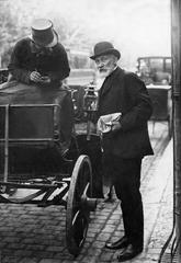 Wilhelm Voigt Hauptmann von Köpenick after release from prison in 1908 getting into a cab