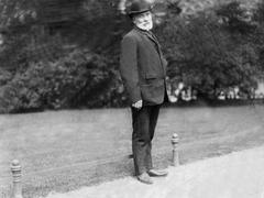 Wilhelm Voigt as Hauptmann von Köpenick shortly after his release from prison in 1908