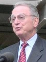 Dr. Irwin Jacobs speaking at University of California, San Diego dedication ceremony in 2005