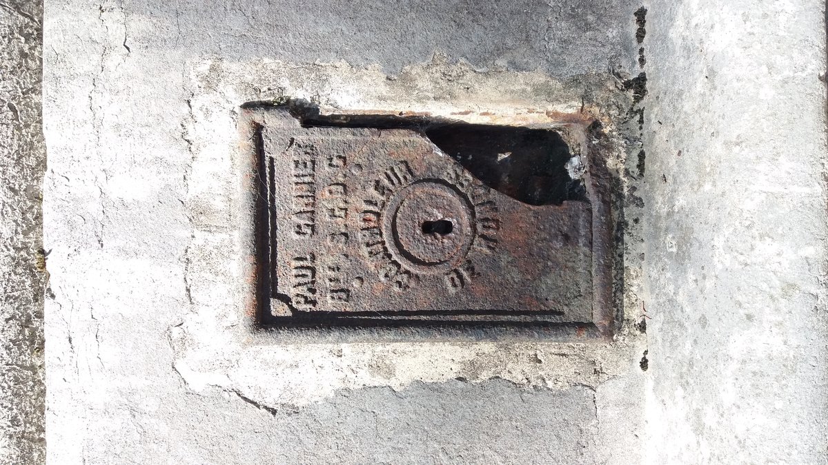 Plaque dedicated to Paul Garnier, controller of rounds, on the back of the pedestal of the bust of Claude-Marius Vaïsse in Parc de la Tête d'Or, Lyon