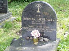 Grave of Herman Jakubowicz with tombstone and flowers