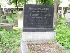 Grave of Bernard Langrok with tombstone and surrounding flowers