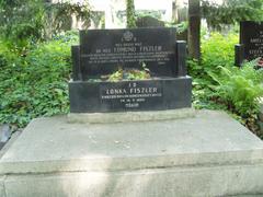 Grave of Edmund Fiszler with headstone and flowers