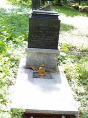 Grave of Edward Duski with headstone in a cemetery