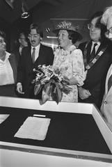 Queen Beatrix opening the new building of Leiden University in 1984 with dignitaries including Willem Otterspeer and Mayor Cees Goekoop