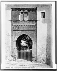 Historic image of La Puerta del Vino in Granada from the west side
