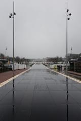 Construction of the catwalk on Museumstraat for the reopening with a view of Museumplein in Amsterdam in 2013