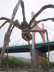 Sculpture 'Maman' by Louise Bourgeois with La Salve Bridge in the background in Bilbao