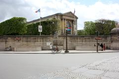 Entrance of Paris Metro Line 1 at Concorde near Jeu de Paume during daytime