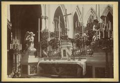 Grand altar of Cathédrale Saint-André de Bordeaux with intricate Gothic architecture