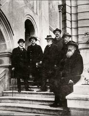 Black and white photo of Komitet Odbudowy Uniwersytetu Wileńskiego members in Wilno after May 7, 1919