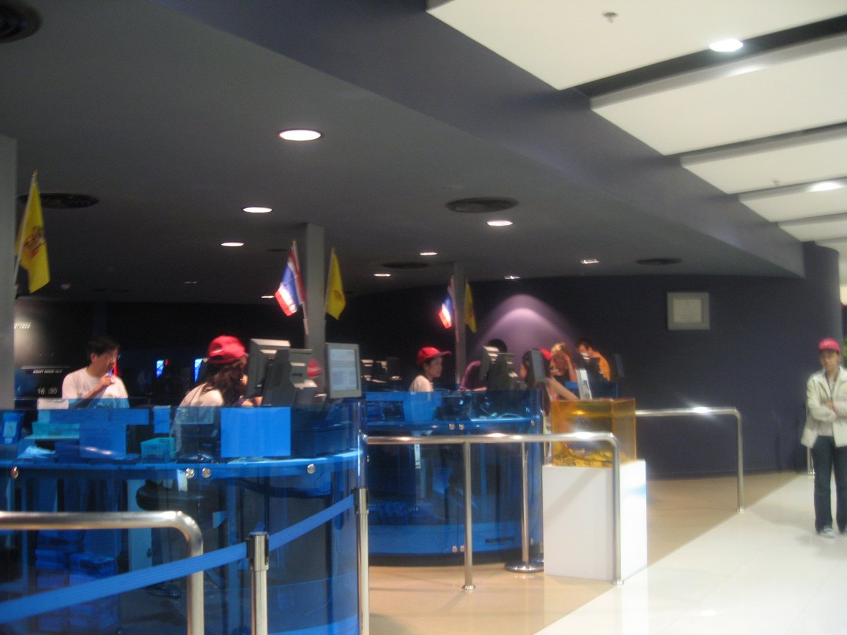 Interior view of Sea Life Bangkok Ocean World with underwater tunnel and marine life