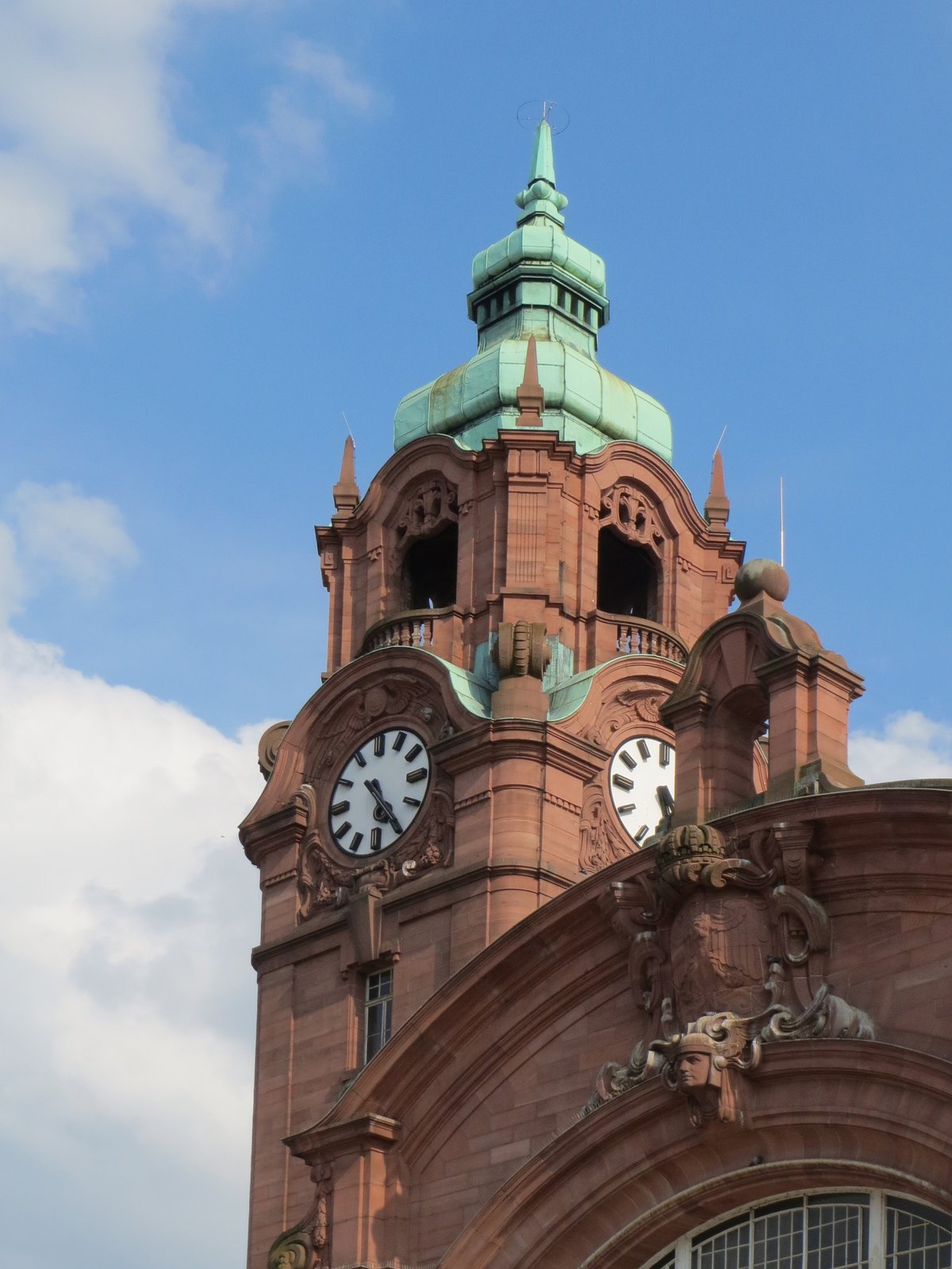 Wiesbaden Hauptbahnhof main train station building and tracks