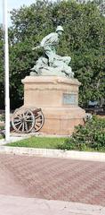 Monumento ai Caduti della Batteria Masotto on the seafront in Messina