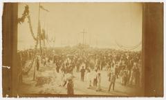 Inauguration celebration of monument honoring Pedro Álvares Cabral with crowd and decorations