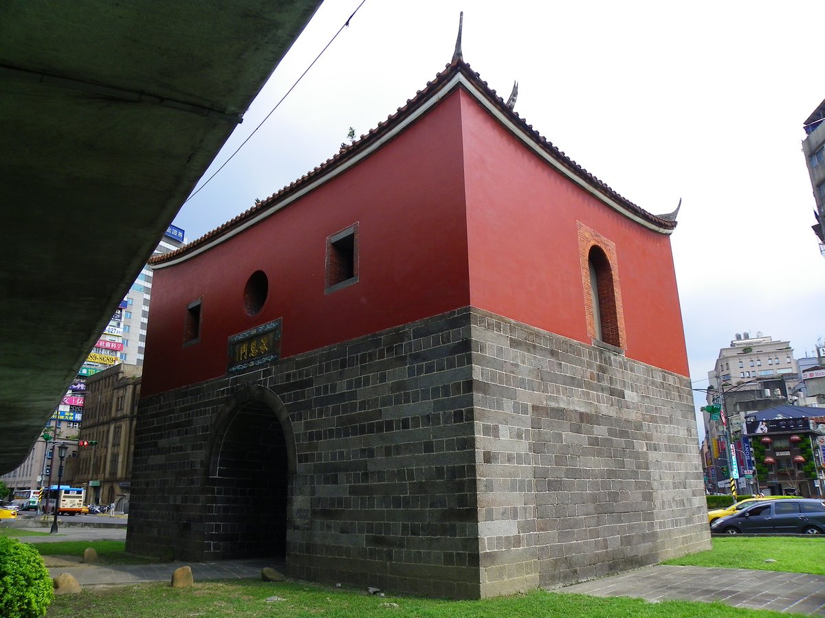 North Gate of Taipei City Wall with Metropolitan Bus RK127JL 702-AB rear view and Bo'ai Road No. 2 shophouse background