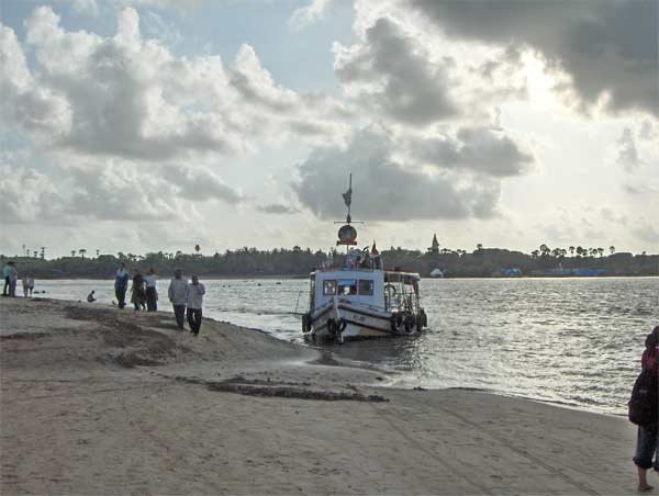 Marvé Beach Mumbai India scenic view