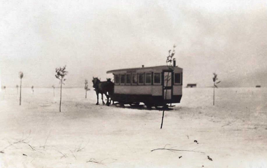 Historic horse-drawn tramway running between Longue-Pointe and Boucherville in 1920