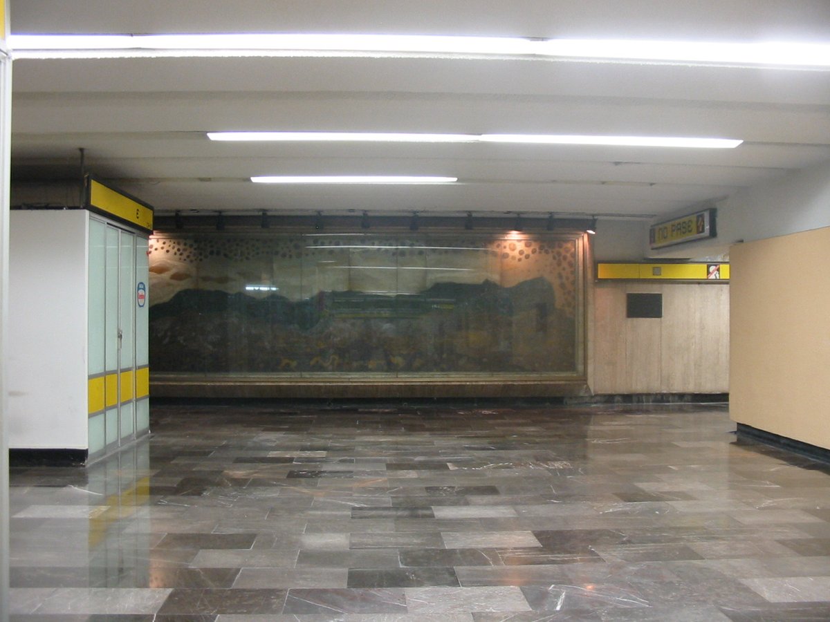 Mural titled 'Cuitzeo' by David Lach at Terminal Aérea Station