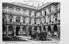 Black and white photo of the Patio de Santo Tomás de Villanueva at Colegio Mayor de San Ildefonso, University of Alcalá, Spain