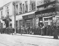 Historic view of Ulica Miodowa street in Warsaw between 1915 and 1918