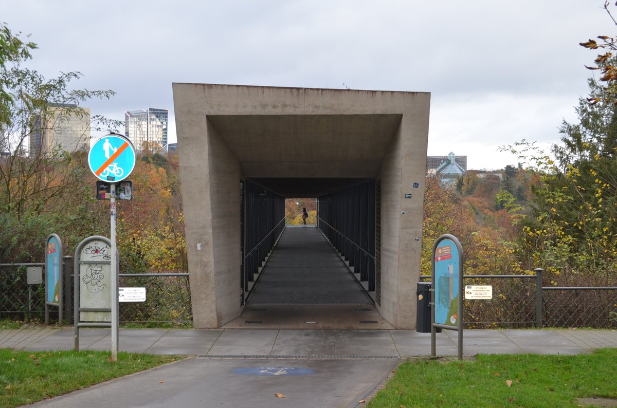 Entrance to the Pfaffenthal elevator from the park side