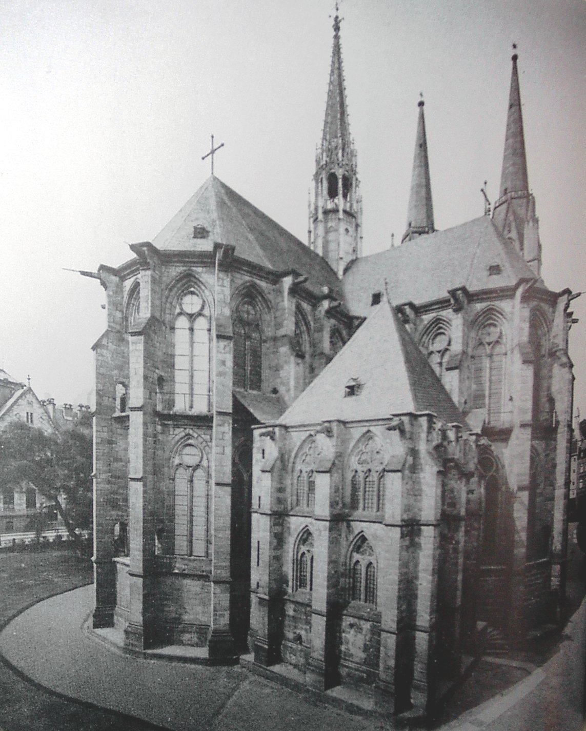 Elisabethkirche Marburg choir northern transept and sacristy interior architecture