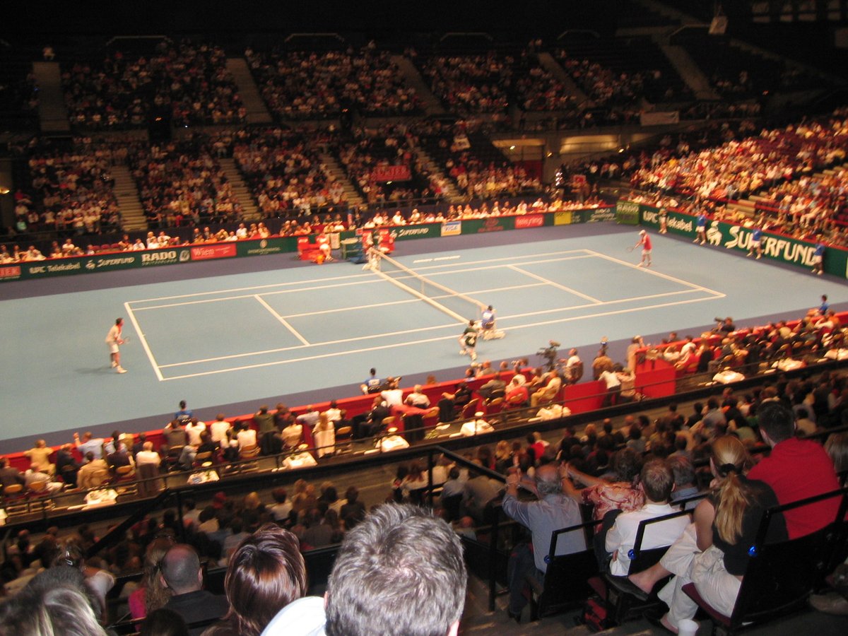 Indoor tennis match inside Stadthalle Vienna with players and audience