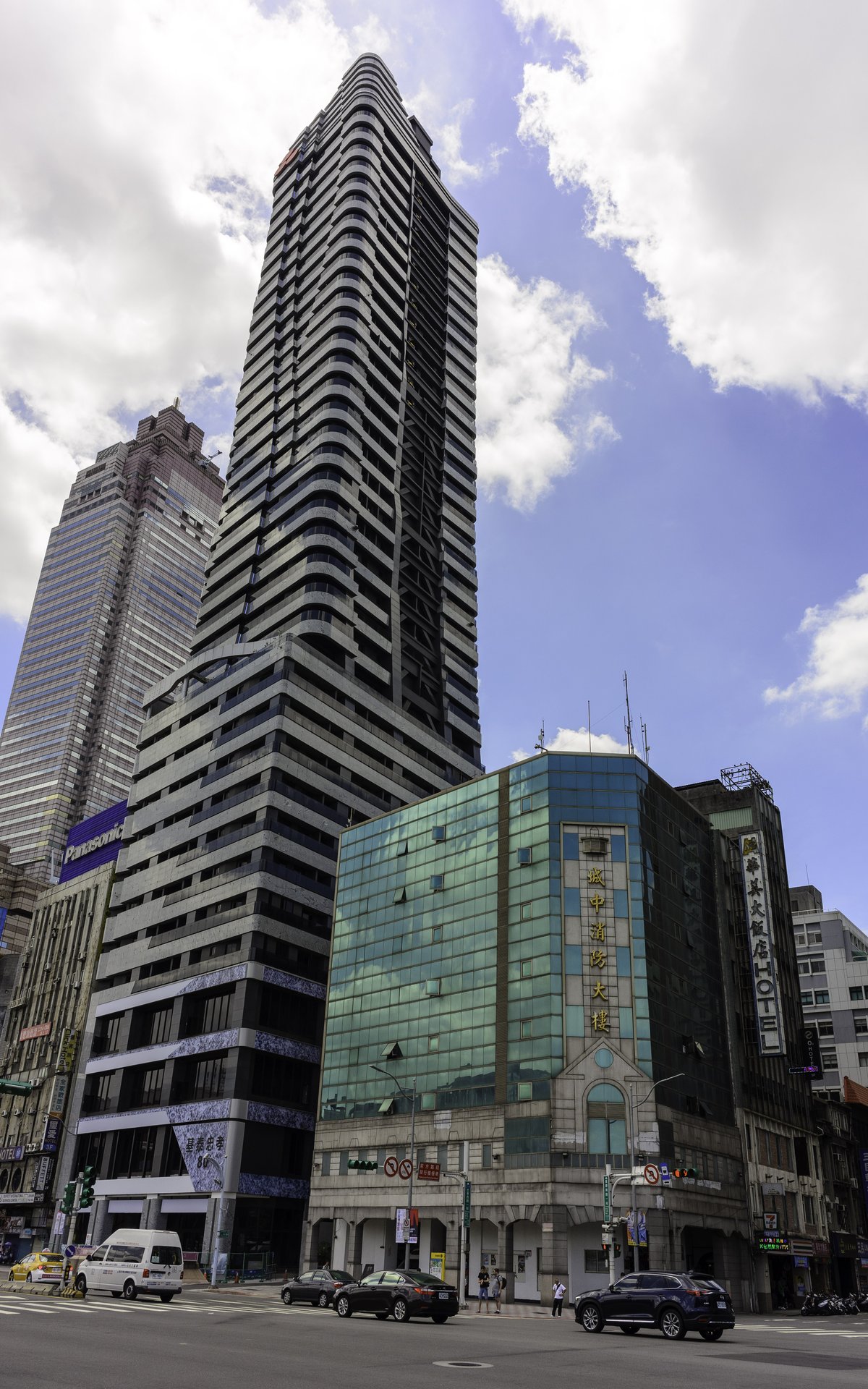 Skyline view of Shin Kong Life Tower, Kee Tai Zhongxiao building, and Chengzhong Fire Building in Taipei