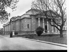 Art Gallery of South Australia building with Doric portico and entrance vestibule