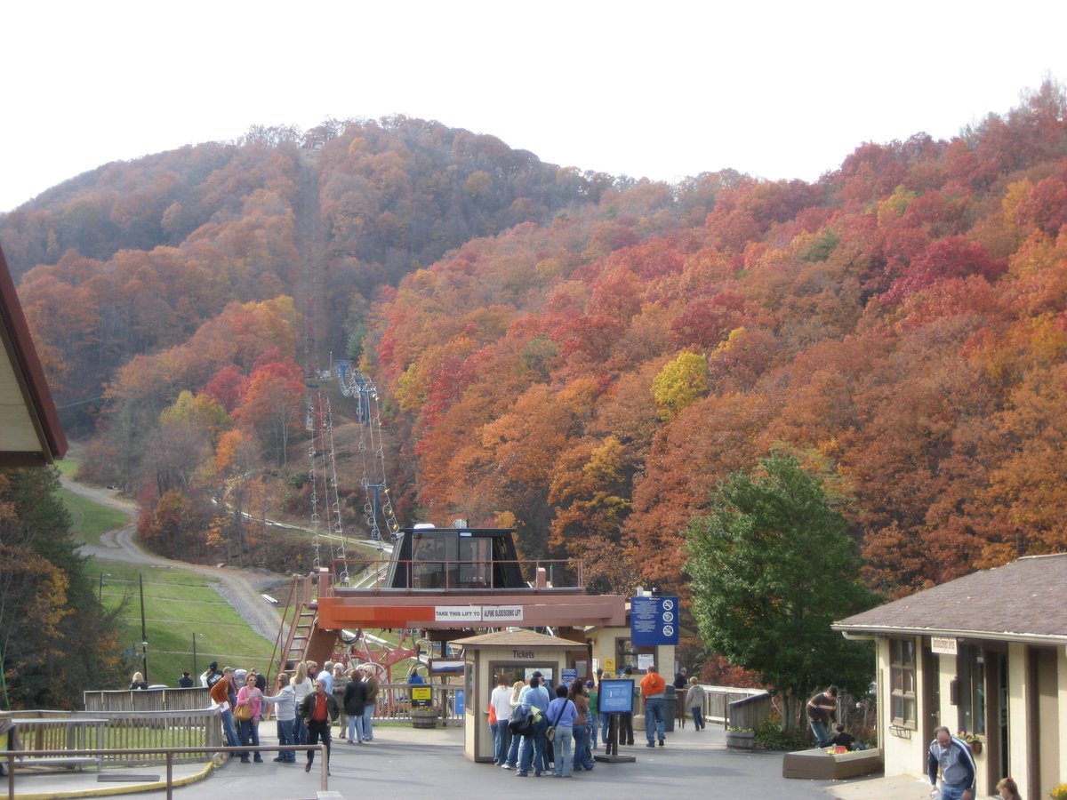 Scenic view of Ober Gatlinburg with mountainous landscape and ski lift