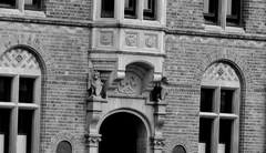 Detailing above Oxford Terrace entrance of Christchurch Municipal Chambers with old city coat-of-arms and two gryphons