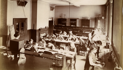 Chemistry lesson at Oxford High School for Girls under Lucy Soulsby