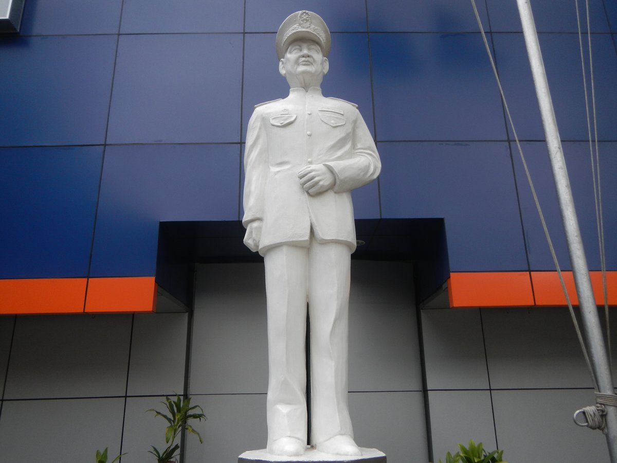 Statue of Admiral Tomás Arbolente Cloma Sr., founder of PMI Colleges, located at PMI Colleges in Quezon City