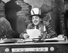 Ernie Kovacs hosting Kovacs Unlimited television program on CBS in 1952
