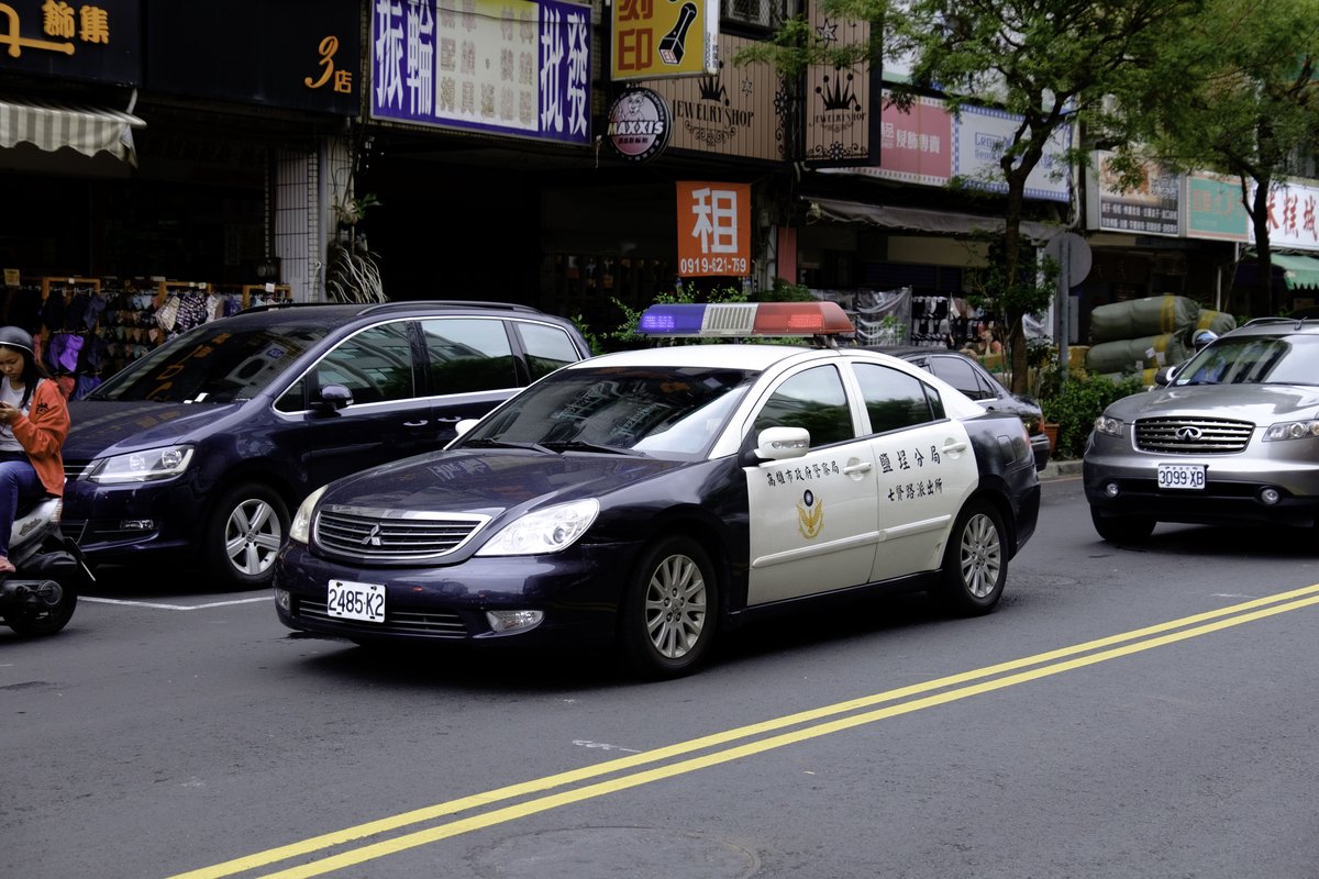 Left side view of Mitsubishi Galant Grunder police patrol car 2485-K2 on Daren Road, Yancheng District, Kaohsiung City