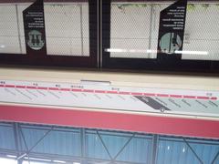 Platform doors at Penha Station subway platform