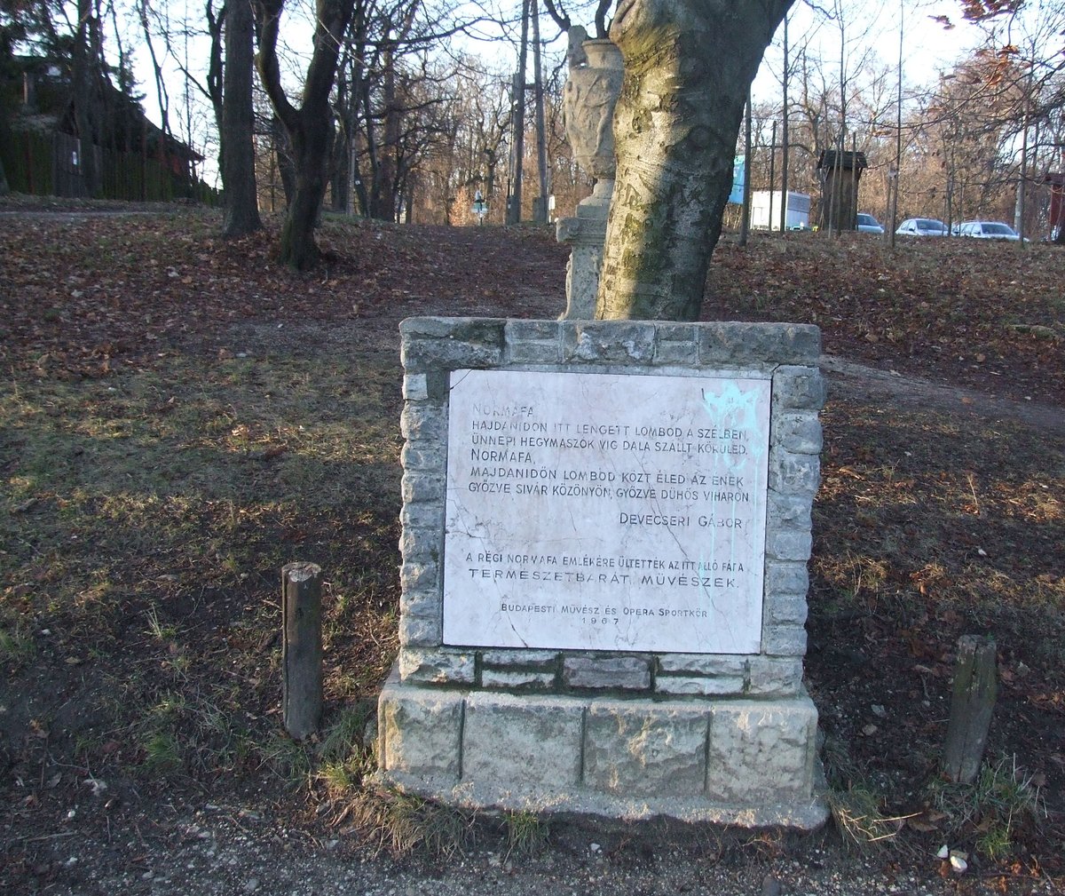 1967 memorial plaque of Budapesti Művész és Opera Sportkör at Normafa, Budapest