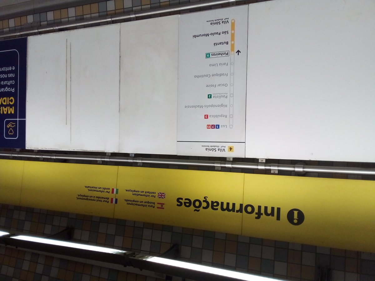 Platform panel at Pinheiros Station on the Yellow Line 4 of São Paulo Metro