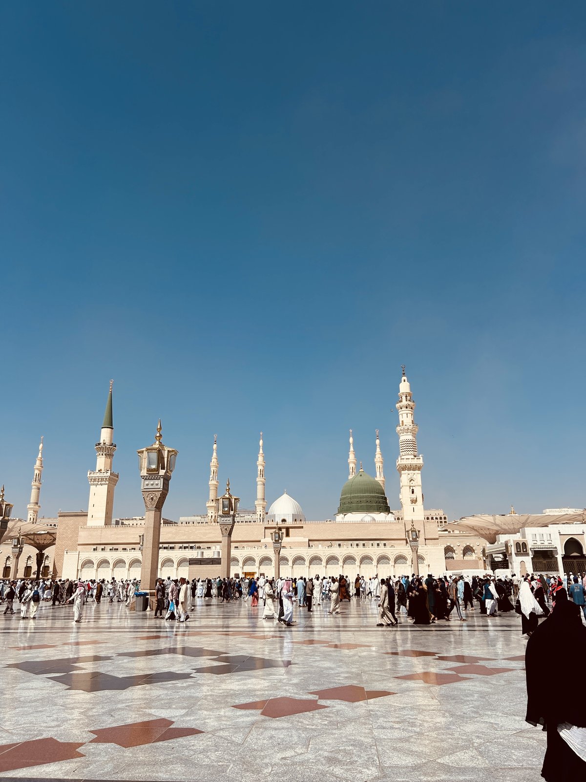 Exterior view of Masjid al-Nabawi in 2024 with its iconic green dome and minarets