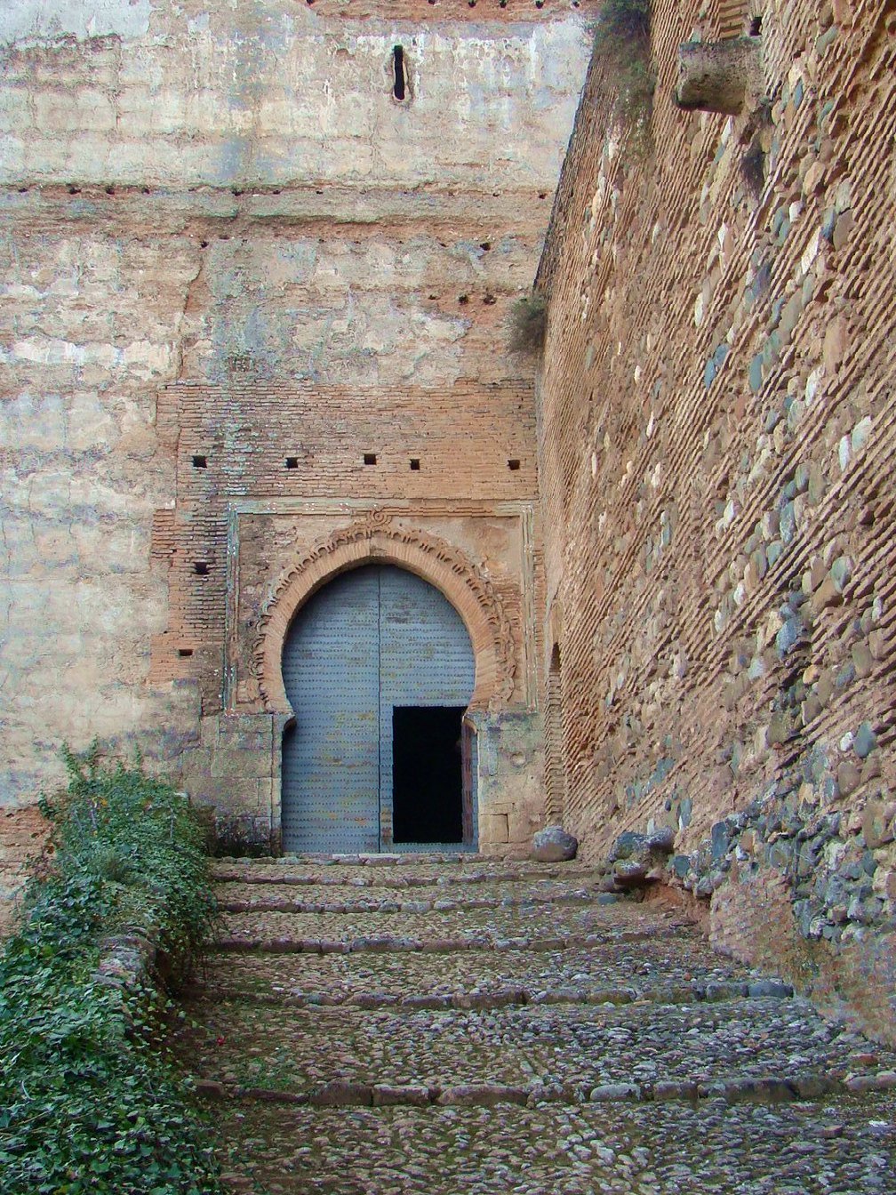 Entrance to the Puerta de las Armas from the Muslim city