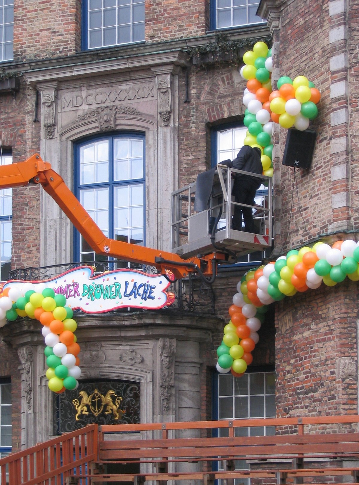 Düsseldorf Marktplatz preparations for Rosenmontag 2012