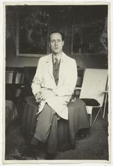 Black and white portrait photo of Carel Willink wearing a long white coat, circa 1930