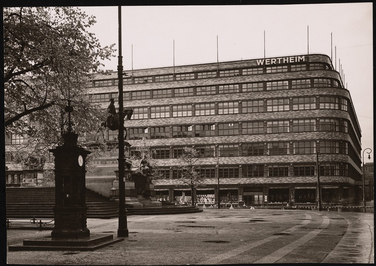 Historic photo of Warenhaus Wertheim department store in Breslau by architect Hermann Dernburg